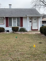 8855 S Komensky Avenue, Hometown, IL 60456