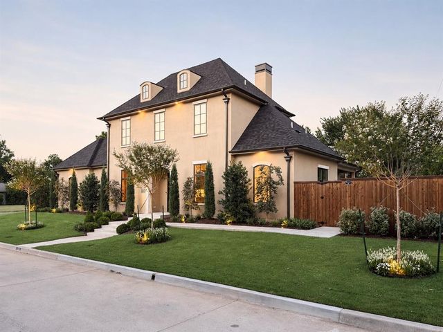 1738 Westchester Drive, The Village, OK 73120