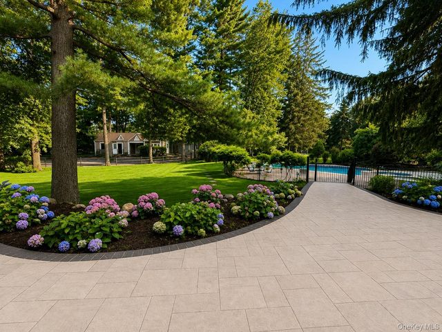 1846 Muttontown Road, Syosset, NY 11791