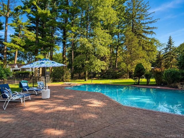 1846 Muttontown Road, Syosset, NY 11791