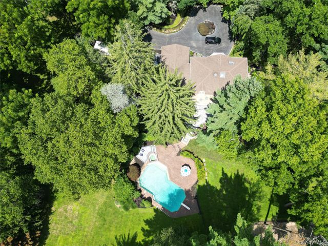1846 Muttontown Road, Syosset, NY 11791