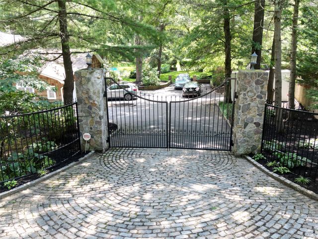 1846 Muttontown Road, Syosset, NY 11791
