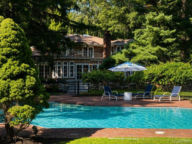 1846 Muttontown Road, Syosset, NY 11791