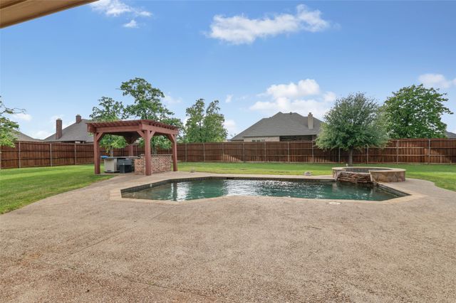 111 Red Oak Drive, Krugerville, TX 76227