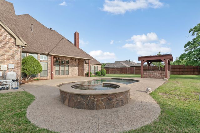 111 Red Oak Drive, Krugerville, TX 76227