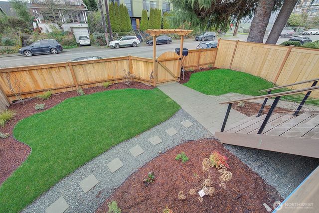7008 Linden Avenue N, Seattle, WA 98103