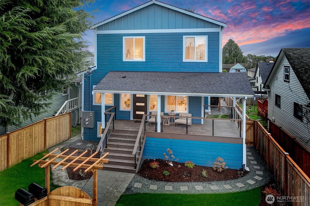 7008 Linden Avenue N, Seattle, WA 98103