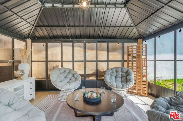 4137 W 58th Place, Los Angeles, CA 90043