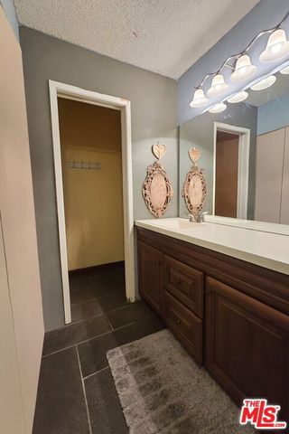 8601 International Avenue 210, Canoga Park, CA 91304