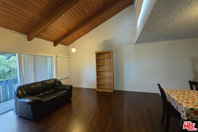 8601 International Avenue 210, Canoga Park, CA 91304