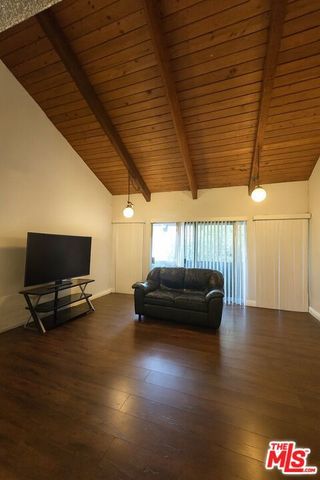 8601 International Avenue 210, Canoga Park, CA 91304