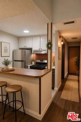 8601 International Avenue 210, Canoga Park, CA 91304
