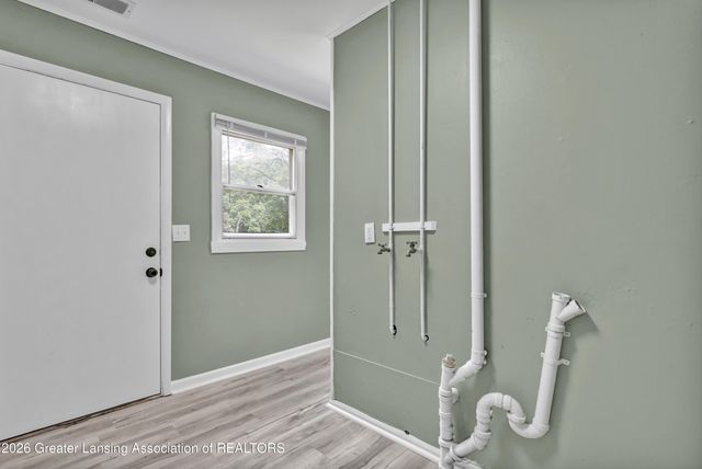 1325 Roselawn Avenue, Lansing, MI 48915