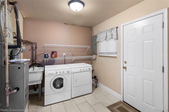 19127 Colorado Street, Roseville, MI 48066