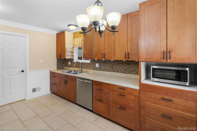 19127 Colorado Street, Roseville, MI 48066