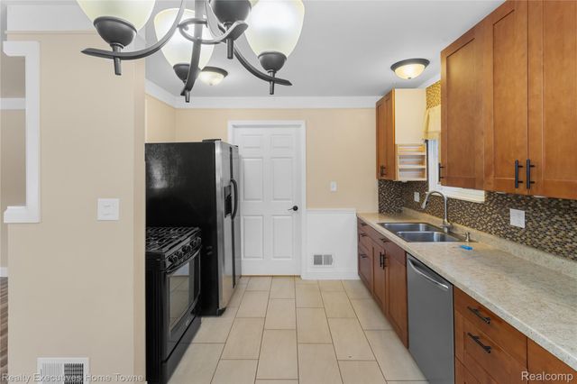 19127 Colorado Street, Roseville, MI 48066