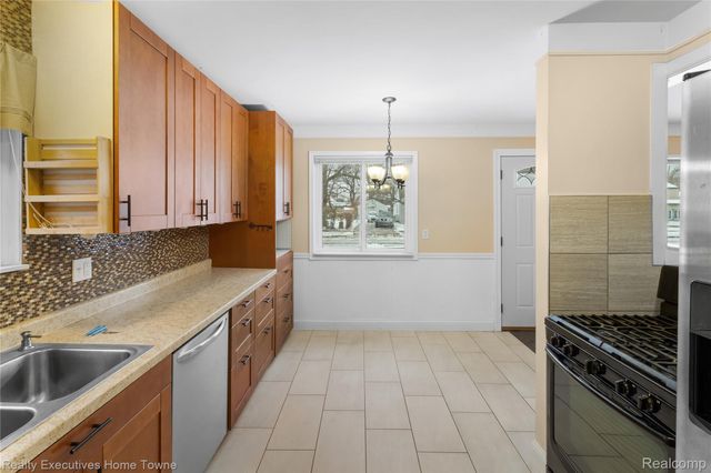 19127 Colorado Street, Roseville, MI 48066