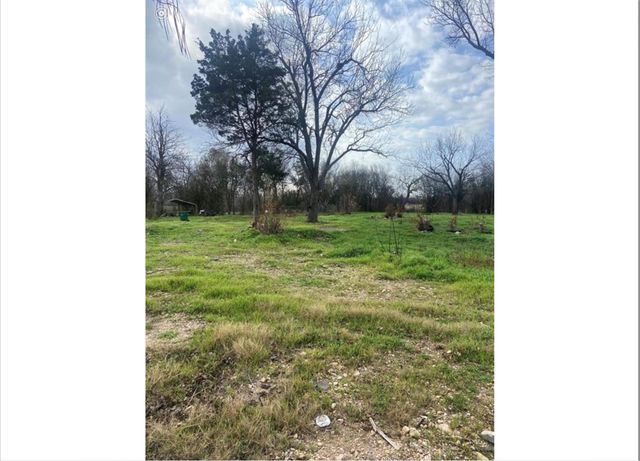 710 Hosack ST, Taylor, TX 76574