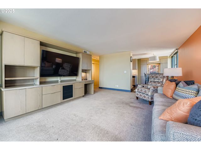 111 Sw HARRISON St 15F, Portland, OR 97201