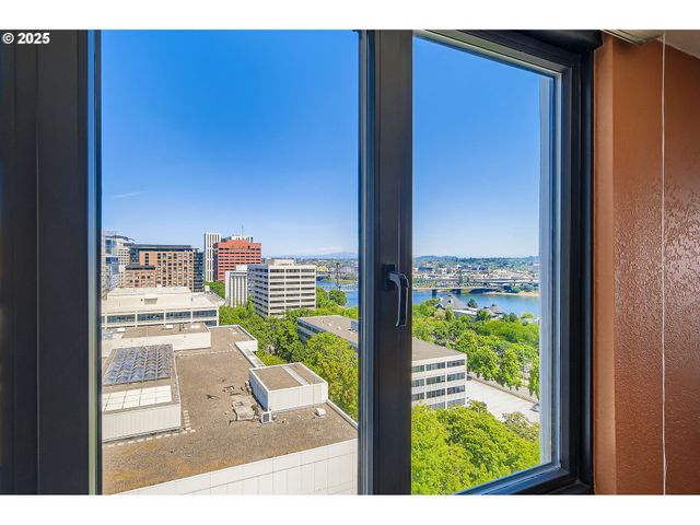 111 Sw HARRISON St 15F, Portland, OR 97201