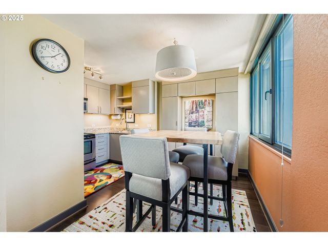 111 Sw HARRISON St 15F, Portland, OR 97201