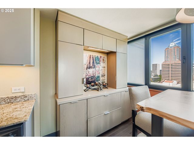 111 Sw HARRISON St 15F, Portland, OR 97201