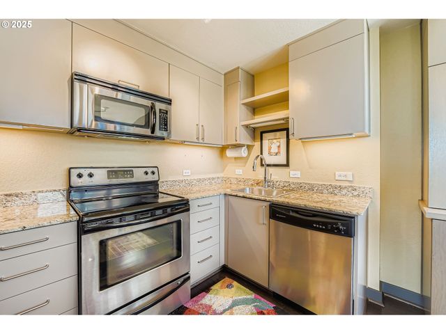 111 Sw HARRISON St 15F, Portland, OR 97201