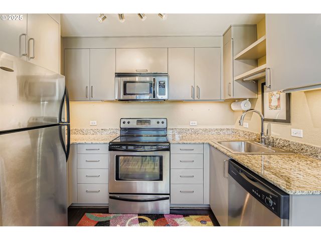 111 Sw HARRISON St 15F, Portland, OR 97201