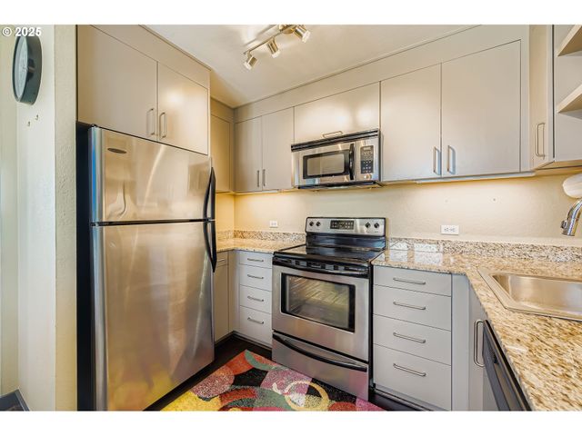 111 Sw HARRISON St 15F, Portland, OR 97201