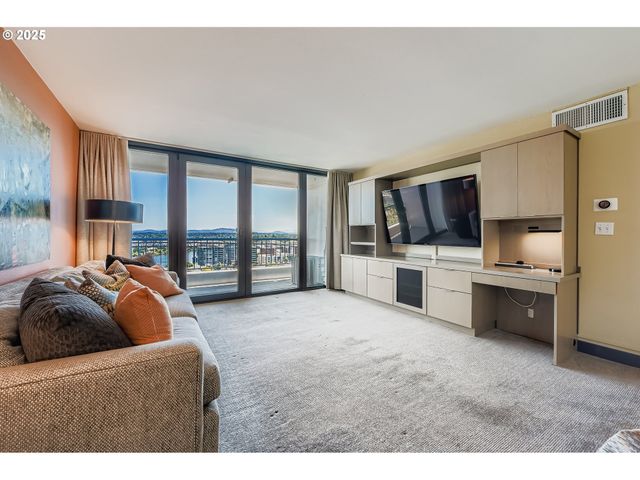 111 Sw HARRISON St 15F, Portland, OR 97201