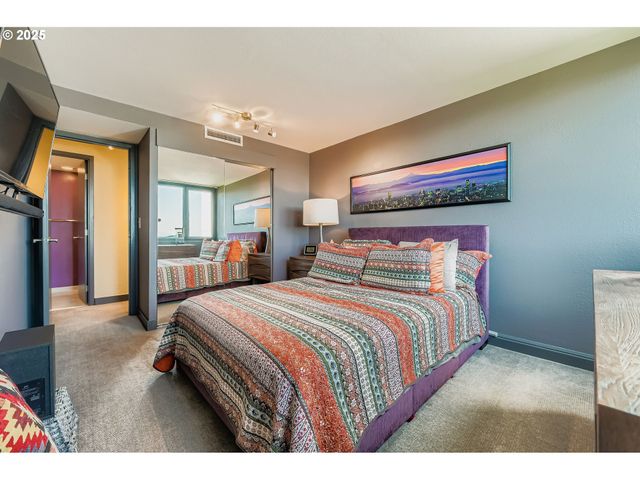 111 Sw HARRISON St 15F, Portland, OR 97201