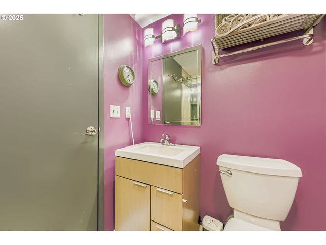 111 Sw HARRISON St 15F, Portland, OR 97201