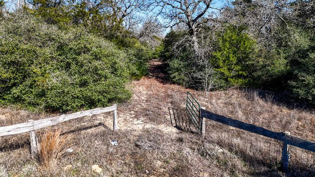 521 Paint Creek South RD, Paige, TX 78659