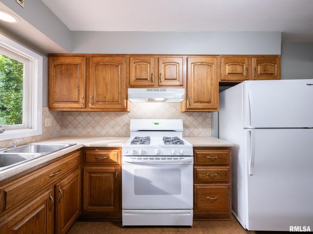 1039 W WONDERVIEW Drive, Dunlap, IL 61525