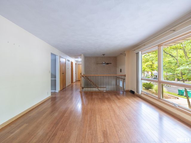 1039 W WONDERVIEW Drive, Dunlap, IL 61525