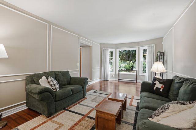 1810 Hickory Bark Lane, Bloomfield Hills, MI 48304