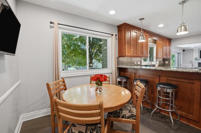 1810 Hickory Bark Lane, Bloomfield Hills, MI 48304