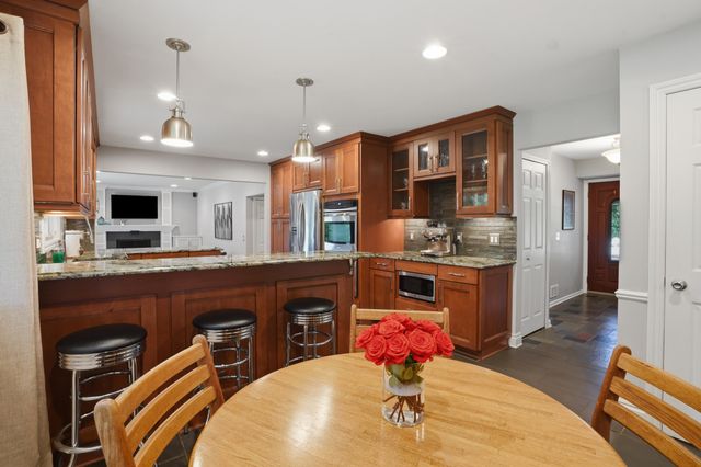 1810 Hickory Bark Lane, Bloomfield Hills, MI 48304