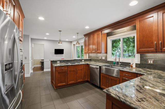 1810 Hickory Bark Lane, Bloomfield Hills, MI 48304