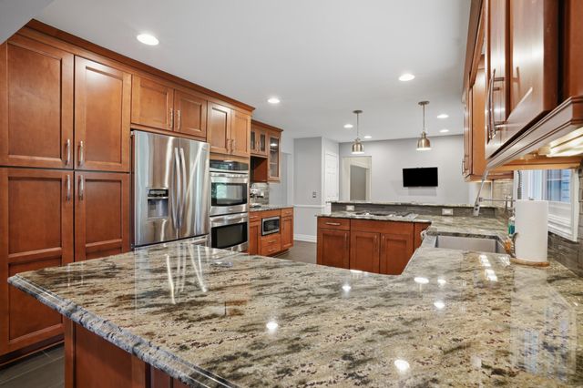 1810 Hickory Bark Lane, Bloomfield Hills, MI 48304
