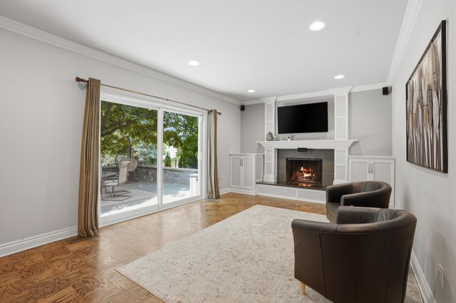 1810 Hickory Bark Lane, Bloomfield Hills, MI 48304