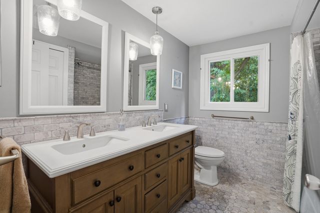 1810 Hickory Bark Lane, Bloomfield Hills, MI 48304