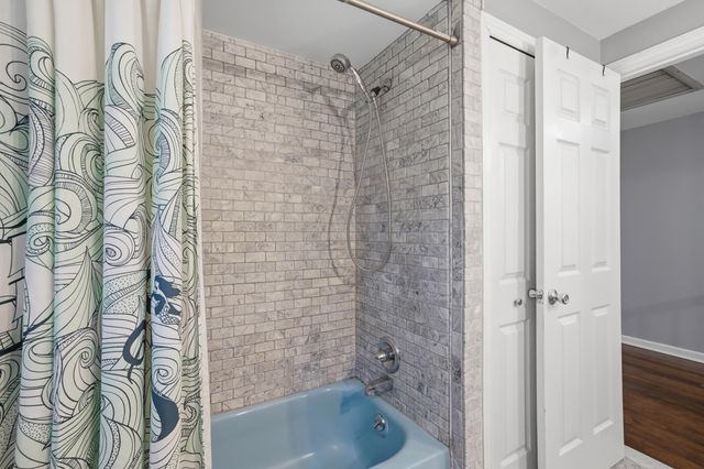 1810 Hickory Bark Lane, Bloomfield Hills, MI 48304