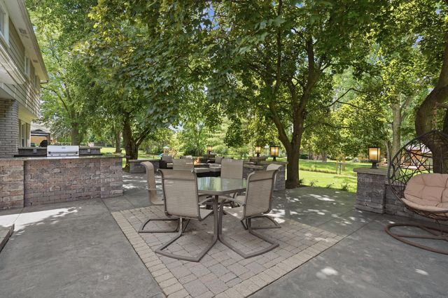 1810 Hickory Bark Lane, Bloomfield Hills, MI 48304