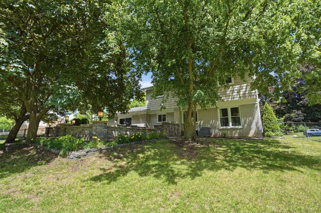 1810 Hickory Bark Lane, Bloomfield Hills, MI 48304