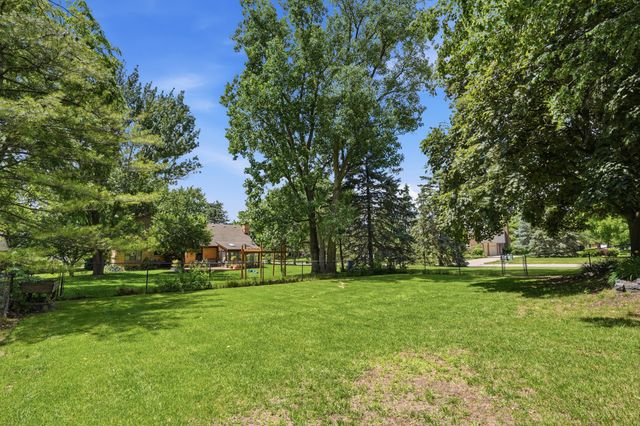 1810 Hickory Bark Lane, Bloomfield Hills, MI 48304