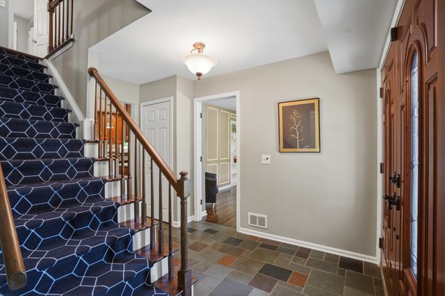 1810 Hickory Bark Lane, Bloomfield Hills, MI 48304
