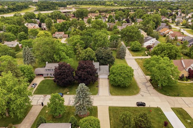 1810 Hickory Bark Lane, Bloomfield Hills, MI 48304