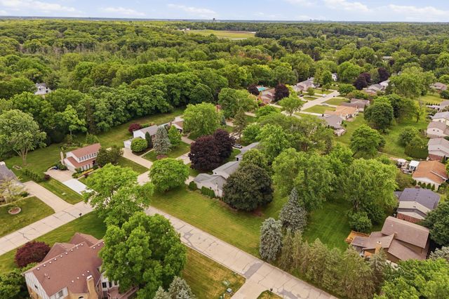 1810 Hickory Bark Lane, Bloomfield Hills, MI 48304