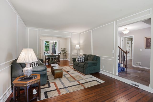 1810 Hickory Bark Lane, Bloomfield Hills, MI 48304